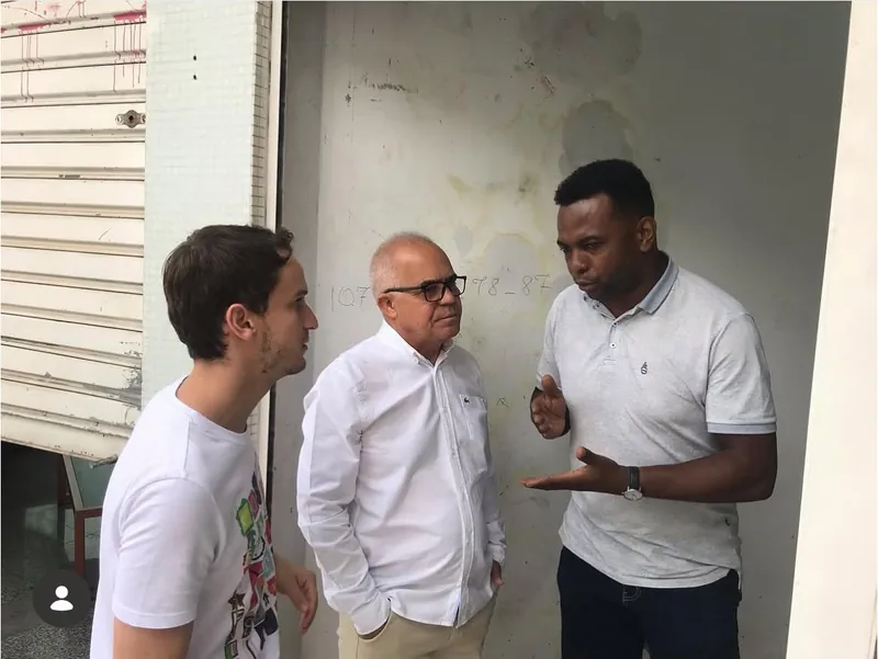Marcelo Caciano em diálogo com lideranças e moradores locais