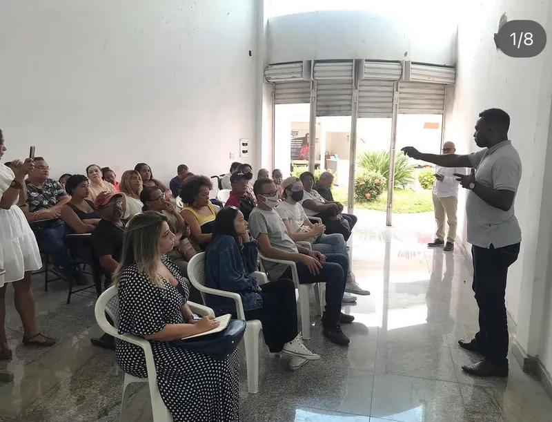 Marcelo Caciano em reunião com moradores e lideranças comunitárias